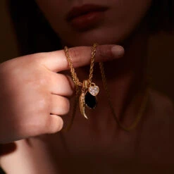 Pendentif PIMENT 11 Pendentif PIMENT -Agatha 02880064 157 TU M3